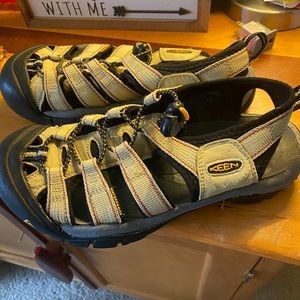 Size 8 Keen sandals